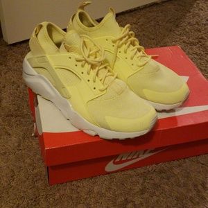 Nike huarache shoes